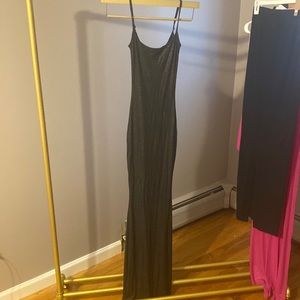 Skims SOFT LOUNGE SHIMMER LONG SLIP DRESS | BLACK × 1
BLACK / XS 0-2